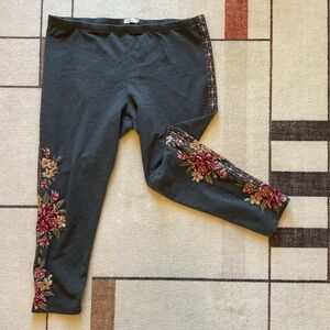 Johnny Was Floral Embroidered Leggings - Gray